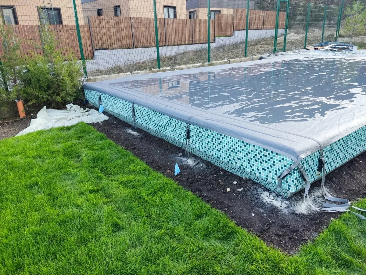 Батутное покрывало на бассейне в Туапсе